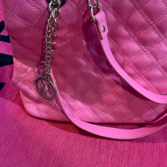 New York and Company Pink shoulder bag with chain - Picture 2 of 9